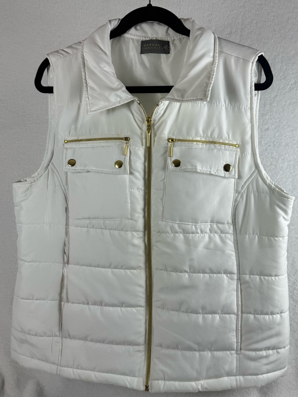 Casual Identity White Quilted Puffer Vest with Gold Hardware - Size Large